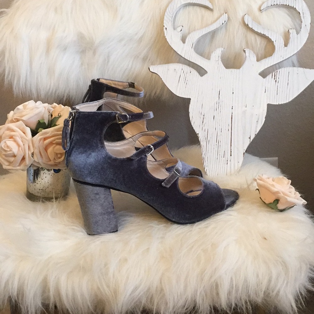 Grey velvet shoes